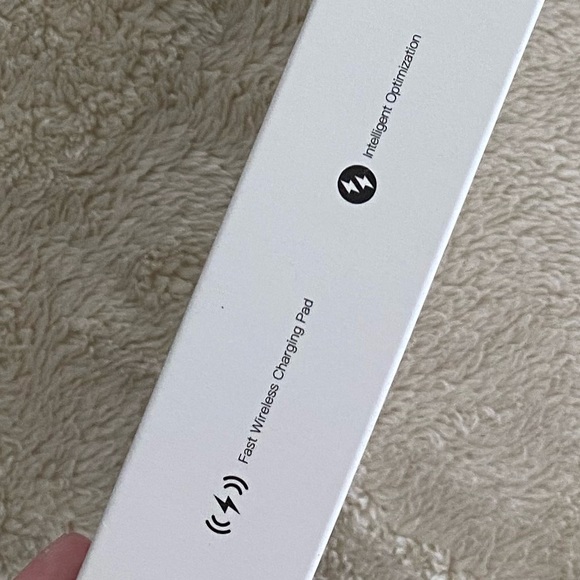 Triple iPhone/Android Phone & Watch Charger - Picture 11 of 13